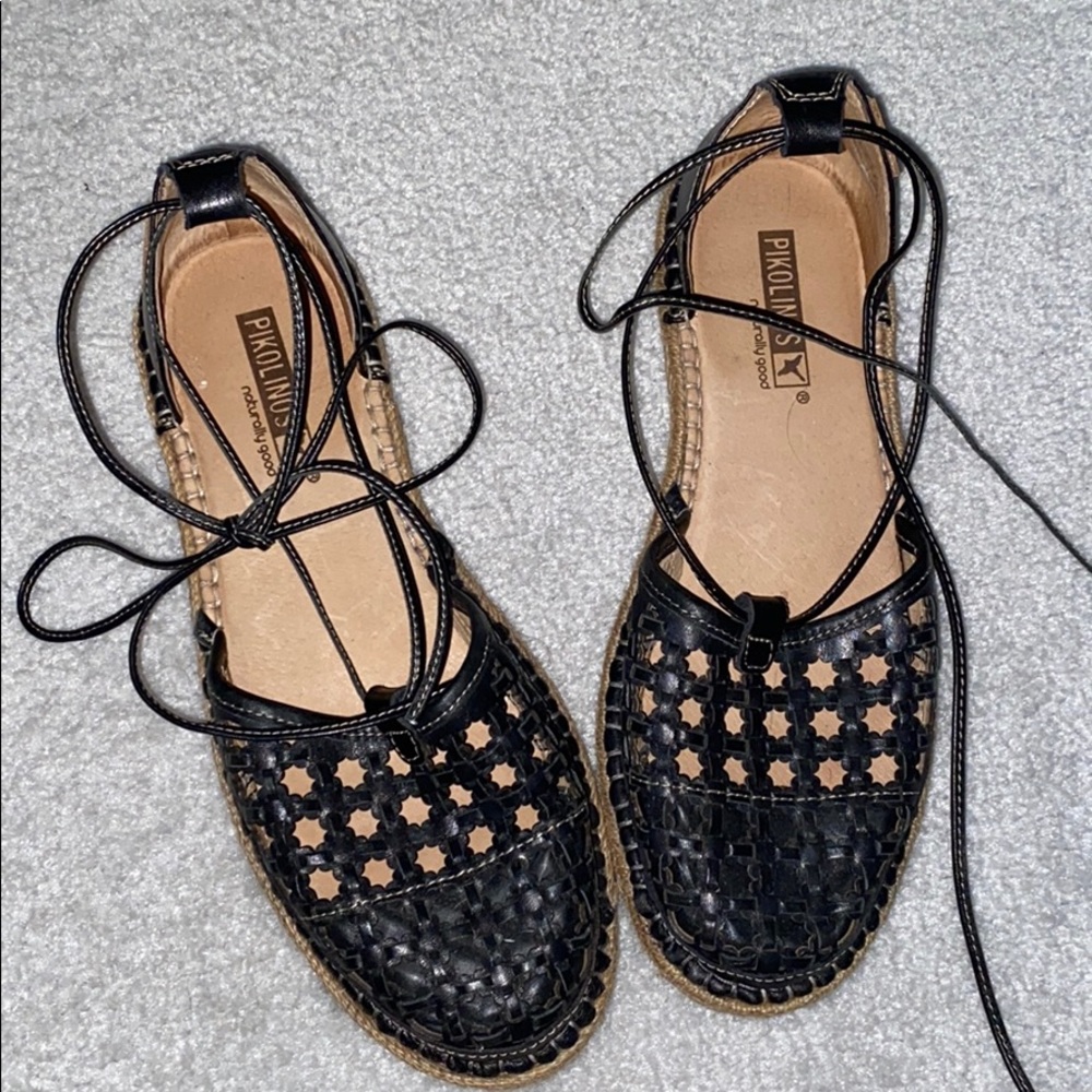 Pikolinos black espadrille